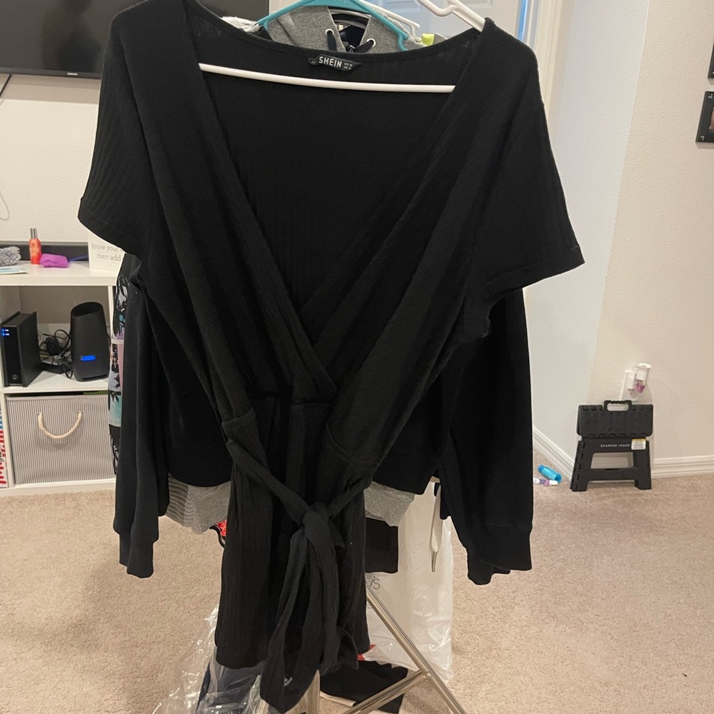 Black short jumper